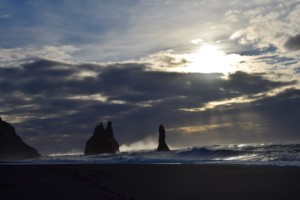 Un ricordo di viaggio di The Half Hermit: la spiaggia di Reynisfjara in Islanda in una mattina nuvolosa di Febbraio 2015.