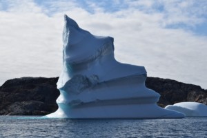 Fotografia di un iceberg al largo del Semilik Fjord scattata nell'agosto 2017.