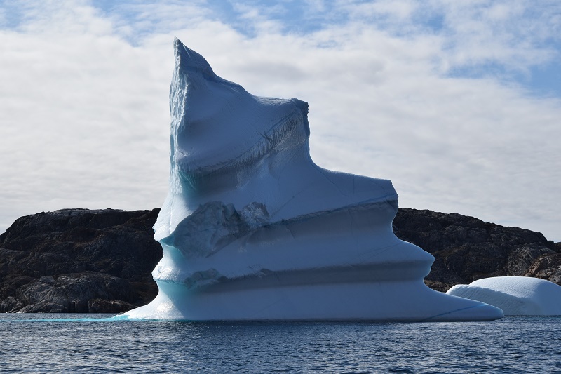 Fotografia di un iceberg al largo del Sermilik Fjord scattata da The Half Hermit ad agosto 2017.