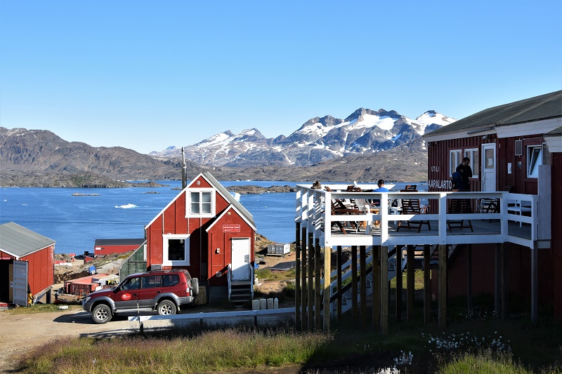 TH2_Greenland_the_Red_House Fotografia della Casa Rossa scattata ad agosto 2017 da The Half Hermit.