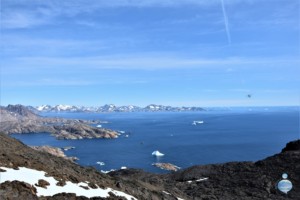 Vista dell'oceano dalla cima della "House Montain", alle spalle di Tasiilaq, sulla costa orientale della Groenlandia.