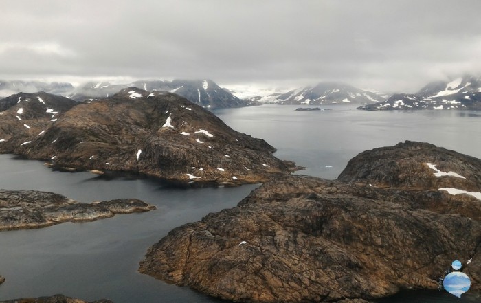 Fotografia scattata dall'elicottero che collega Tasiilaq a Kulusuk, sulla costa orientale della Groenlandia.