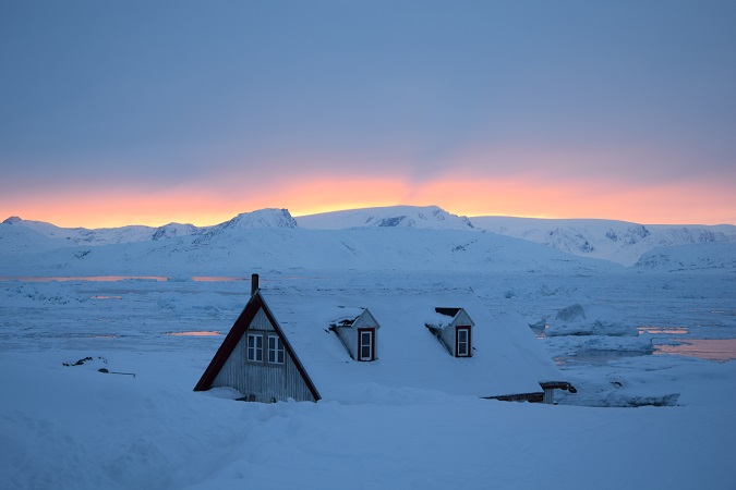Il tramonto sul Sermilik Fjord scattata nell'inverno 2018.